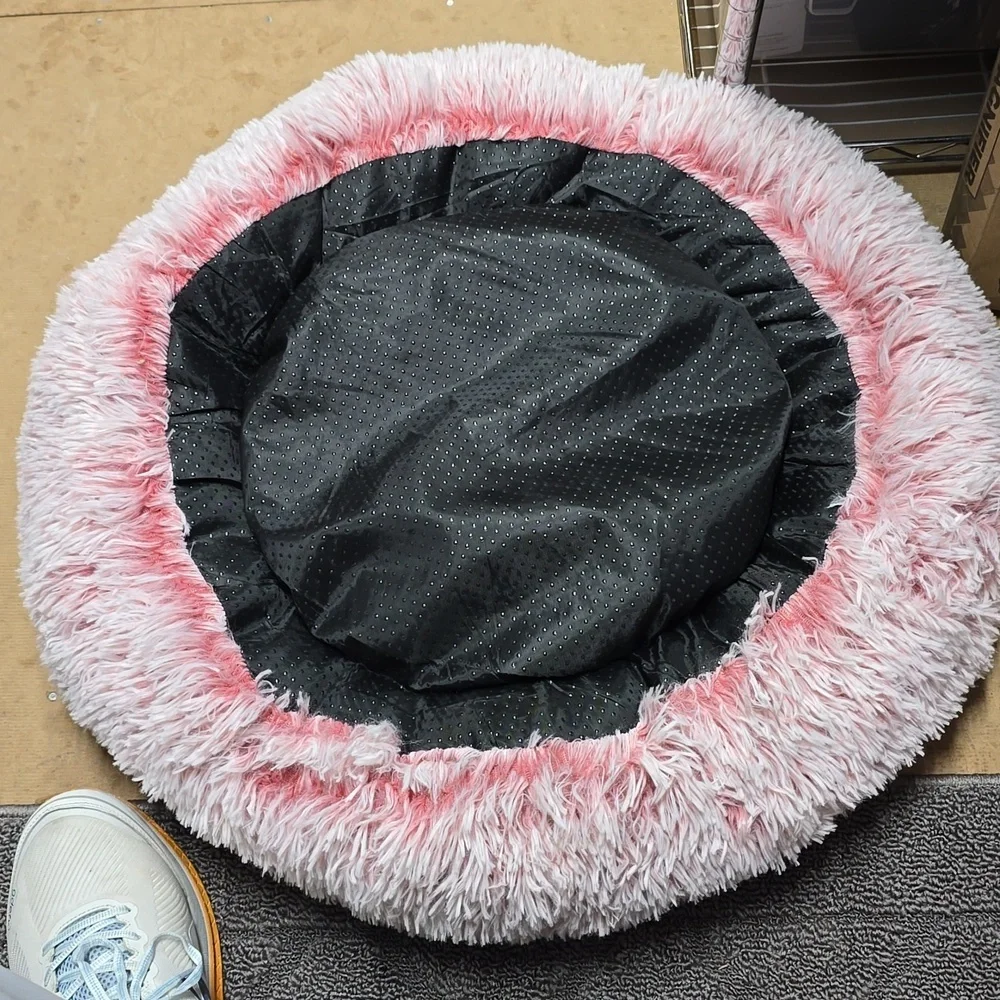 A2/Lot of three Pet Bedding